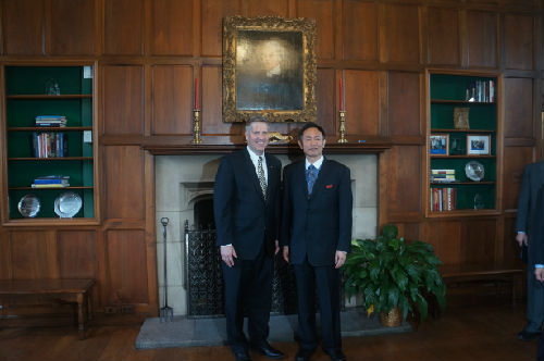 中南大学张尧学校长与匹兹堡大学Patrick Gallagher校长 (1).JPG